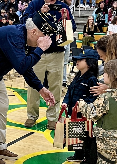 Presentation of gifts by Pre-K